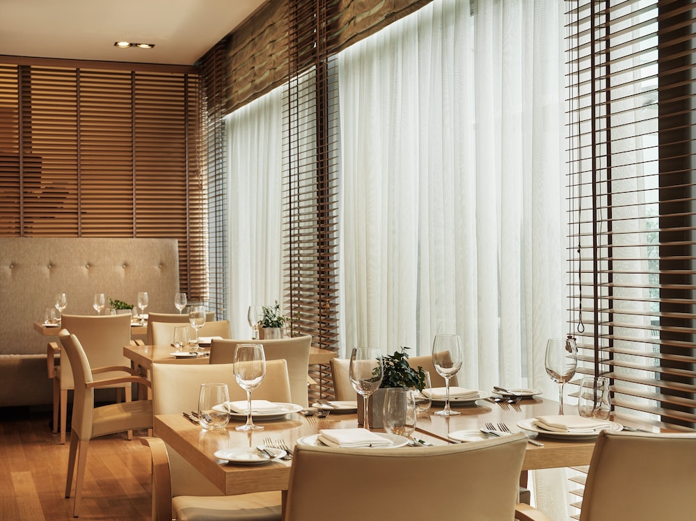 Galaxy Hotel Iraklio — Restaurant & bars in Heraklion
