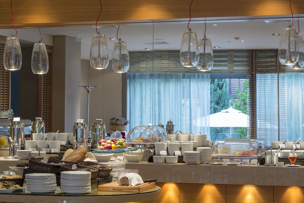 Galaxy Hotel Iraklio — Restaurant & bars in Heraklion