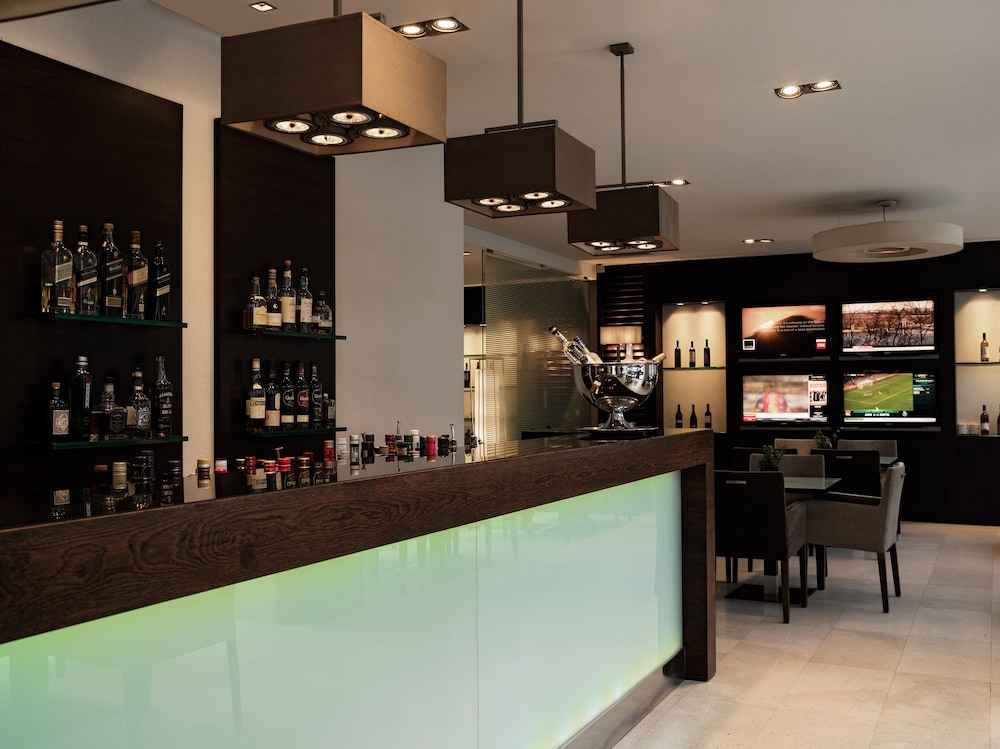 Galaxy Hotel Iraklio — Restaurant & bars in Heraklion