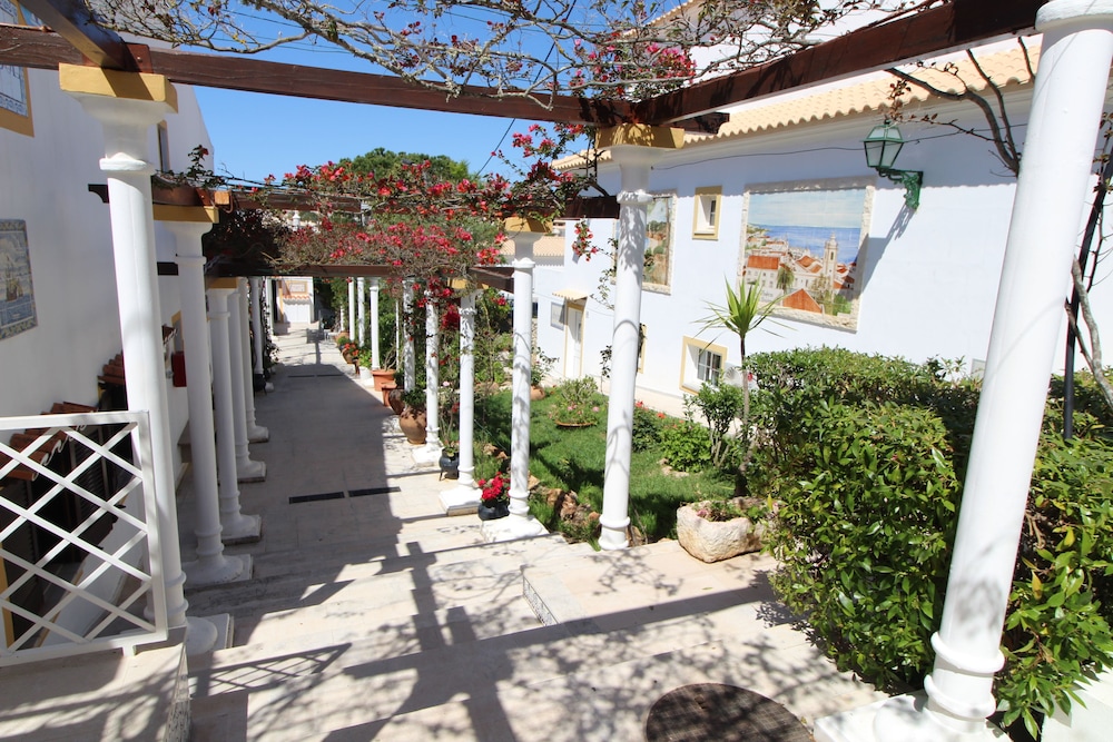 Muthu Balaia Sol — Hotel building in Albufeira, Faro