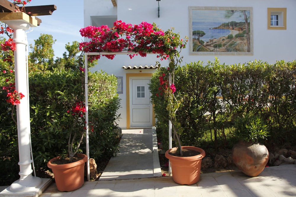 Muthu Balaia Sol — Hotel building in Albufeira, Faro