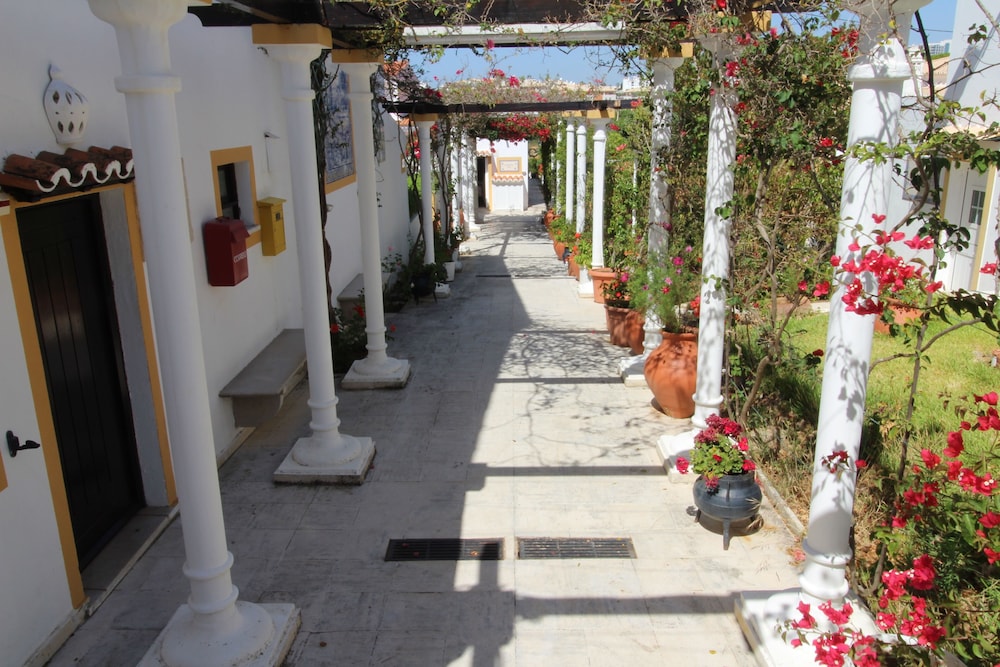 Muthu Balaia Sol — Hotel building in Albufeira, Faro