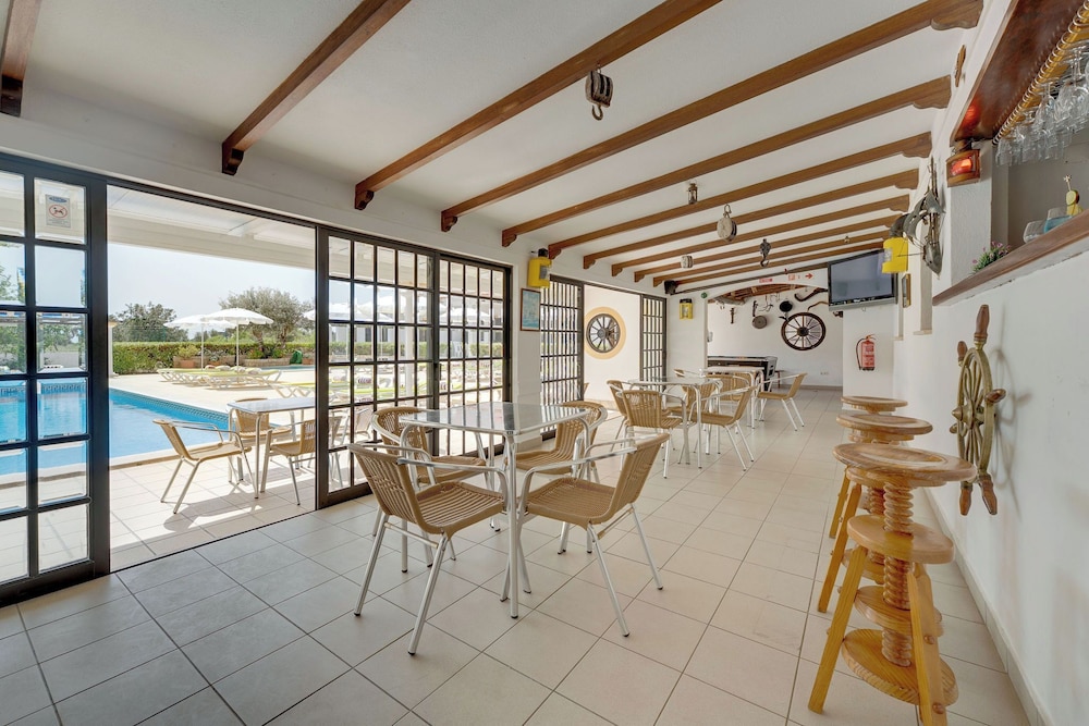 Muthu Balaia Sol — Restaurant & bars in Albufeira, Faro