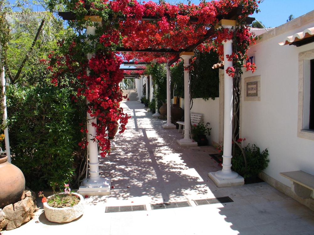 Muthu Balaia Sol — Hotel building in Albufeira, Faro