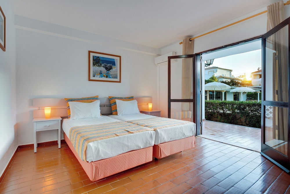 Muthu Balaia Sol — Hotel rooms in Albufeira, Faro