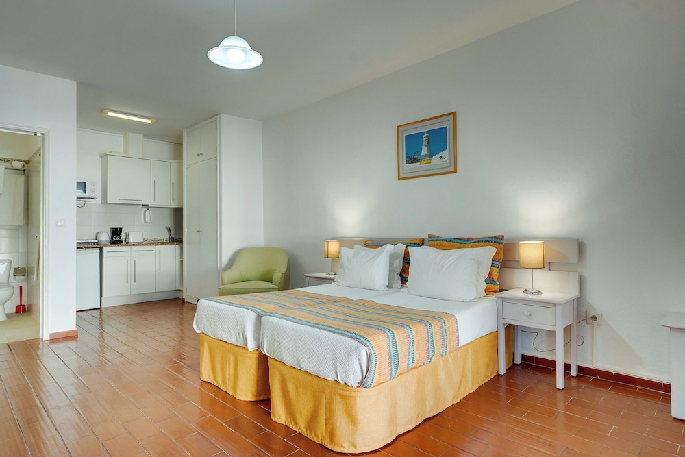 Muthu Balaia Sol — Hotel rooms in Albufeira, Faro