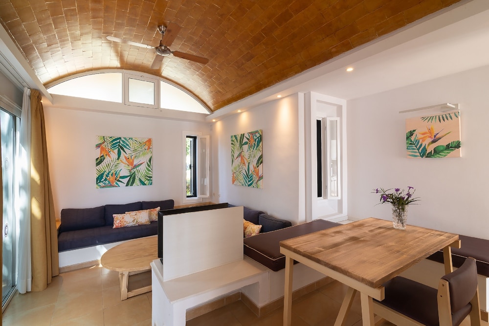 Bungalows Cordial Biarritz — Hotel rooms in Playa del Ingles, Canary Islands