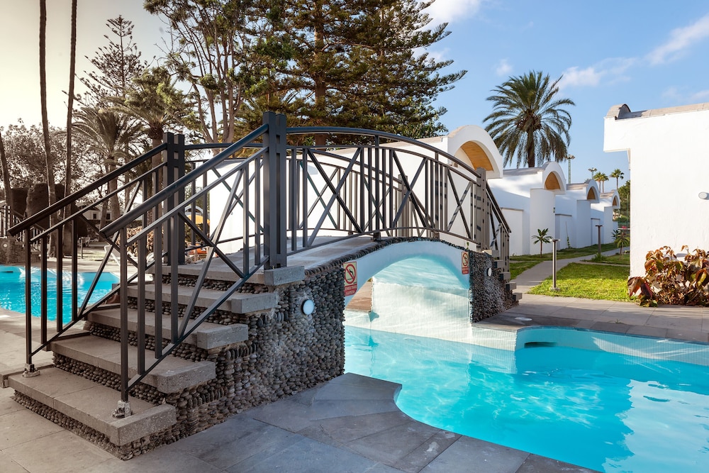Bungalows Cordial Biarritz — Swimming pool in Playa del Ingles, Canary Islands