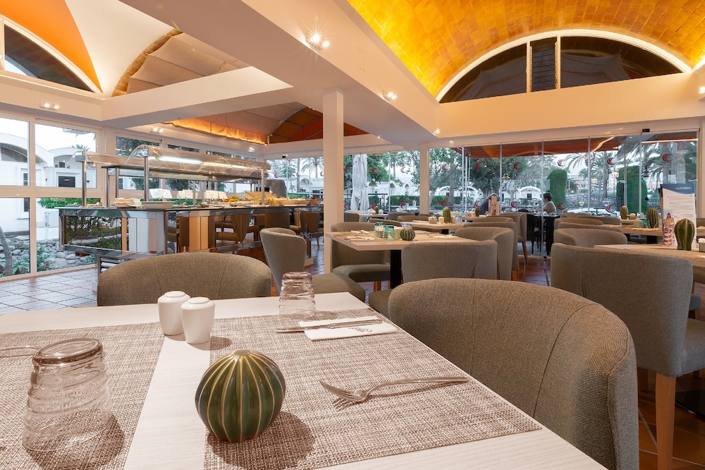 Bungalows Cordial Biarritz — Restaurant & bars in Playa del Ingles, Canary Islands