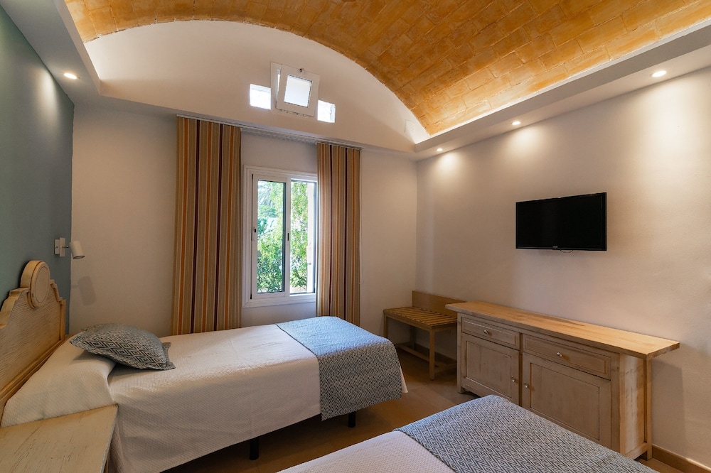 Bungalows Cordial Biarritz — Hotel rooms in Playa del Ingles, Canary Islands