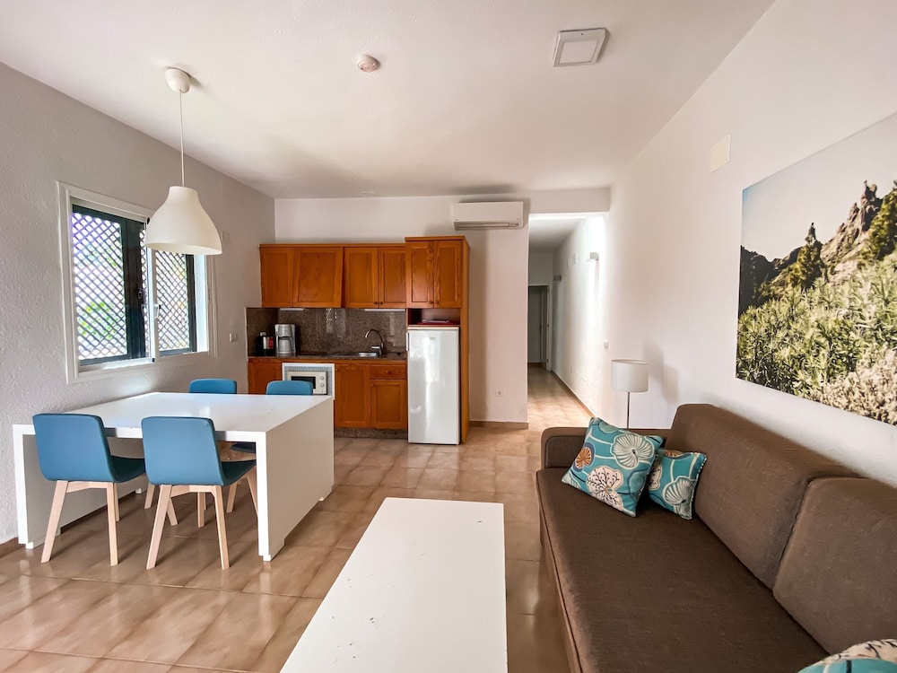 Bungalows Cordial Biarritz — Hotel rooms in Playa del Ingles, Canary Islands