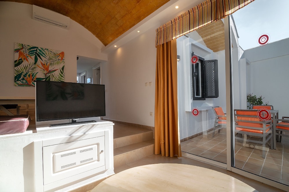 Bungalows Cordial Biarritz — Hotel rooms in Playa del Ingles, Canary Islands