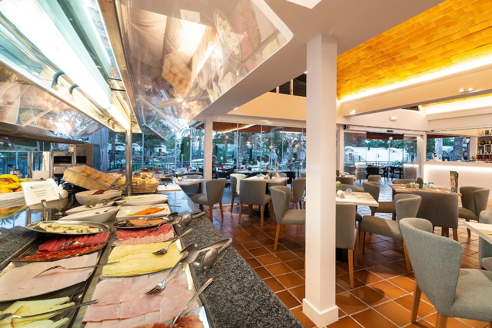 Bungalows Cordial Biarritz — Restaurant & bars in Playa del Ingles, Canary Islands
