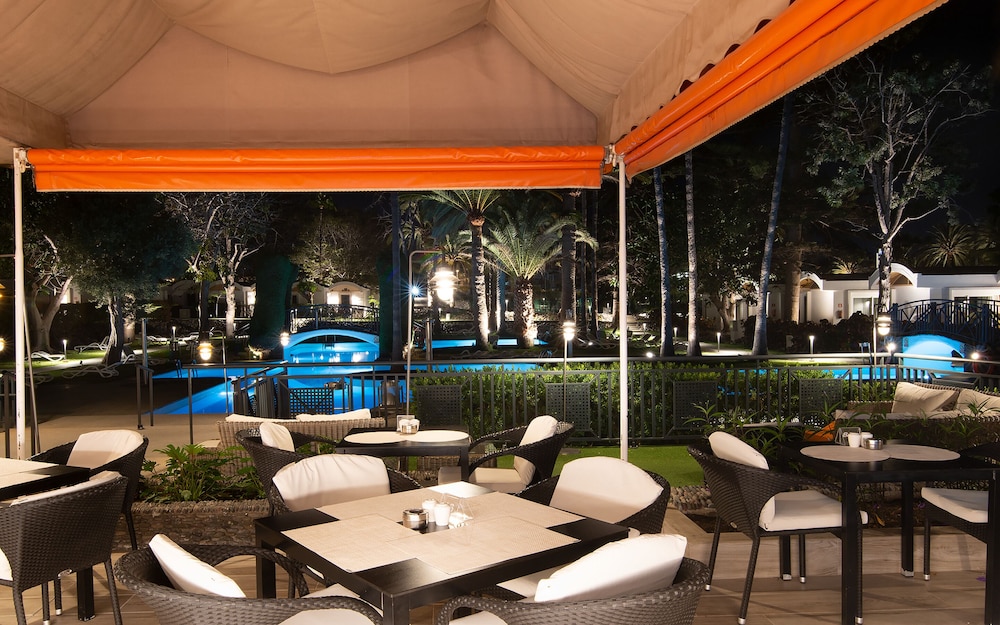 Bungalows Cordial Biarritz — Restaurant & bars in Playa del Ingles, Canary Islands