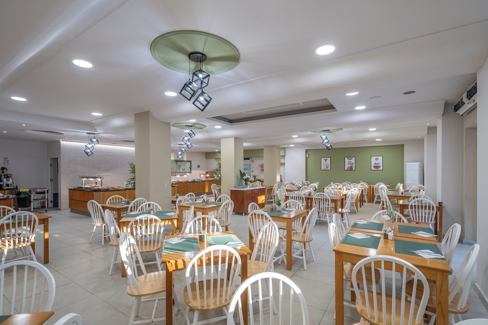CNic Gemini Hotel — Restaurant & bars in Moraitika, Ionian Islands