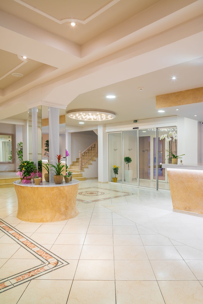 CNic Gemini Hotel — Hotel building in Moraitika, Ionian Islands