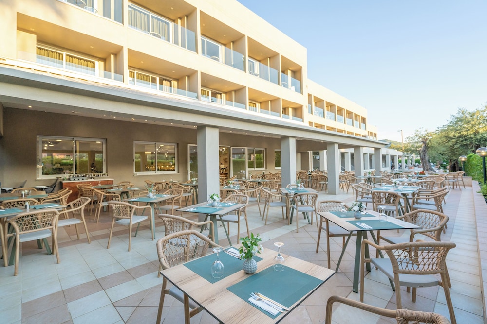 CNic Gemini Hotel — Restaurant & bars in Moraitika, Ionian Islands