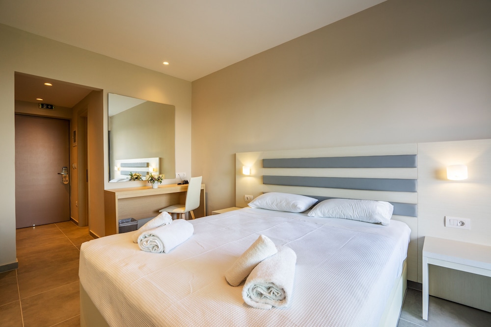 CNic Gemini Hotel — Hotel rooms in Moraitika, Ionian Islands