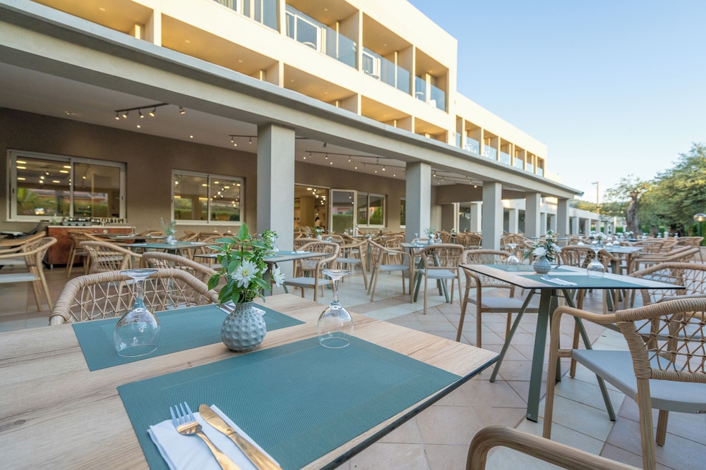 CNic Gemini Hotel — Restaurant & bars in Moraitika, Ionian Islands