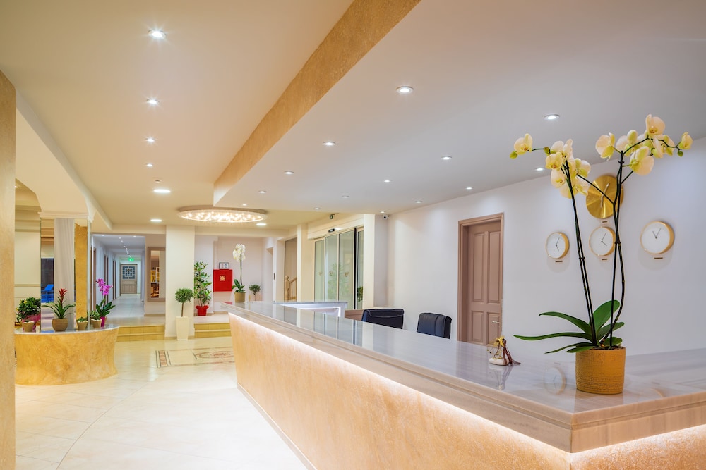 CNic Gemini Hotel — Hotel building in Moraitika, Ionian Islands
