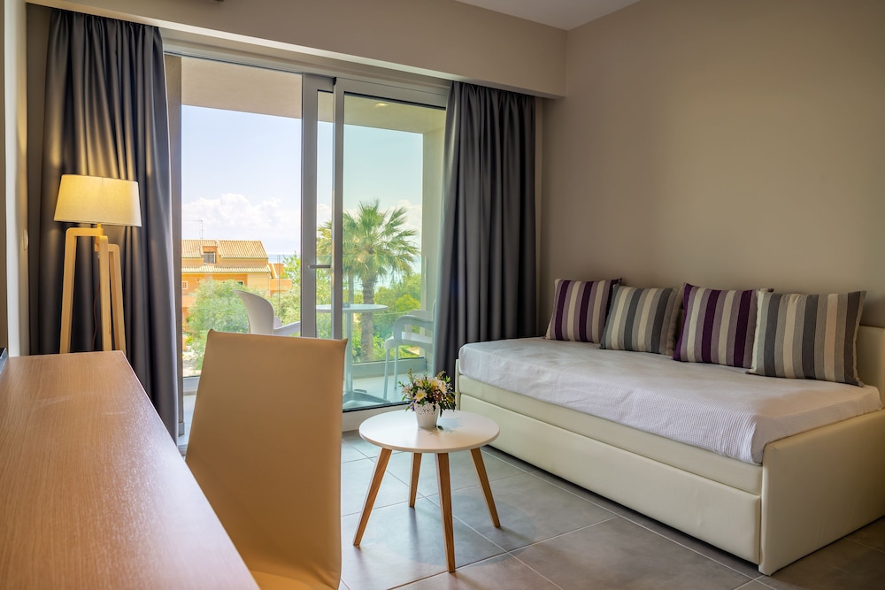 CNic Gemini Hotel — Hotel rooms in Moraitika, Ionian Islands