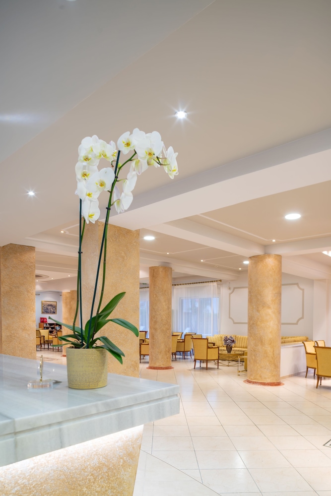 CNic Gemini Hotel — Restaurant & bars in Moraitika, Ionian Islands