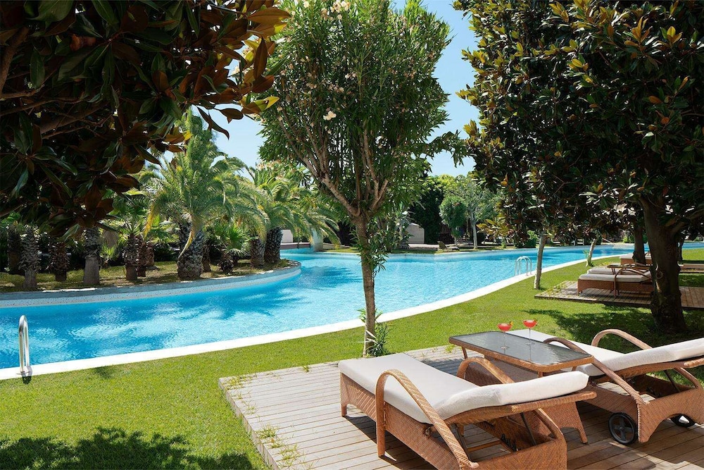 Gloria Serenity Resort - All Inclusive — Swimming pool in Belek