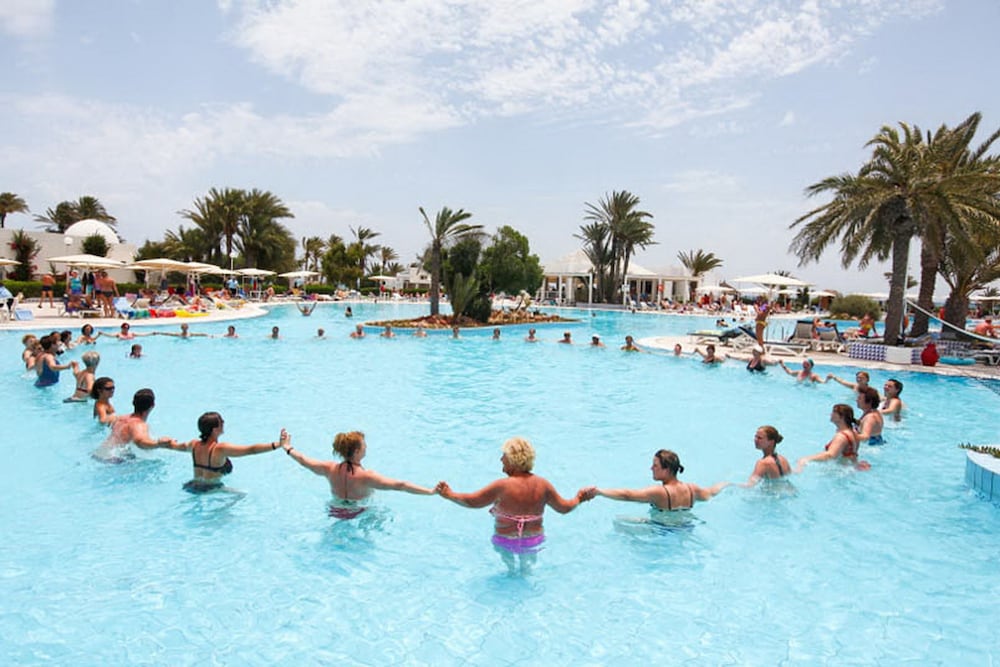 El Mouradi Djerba Menzel — Swimming pool in Aghir, Medenine