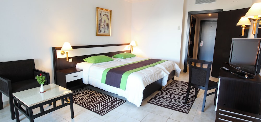 El Mouradi Djerba Menzel — Hotel rooms in Aghir, Medenine