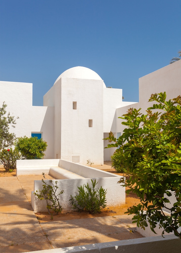 El Mouradi Djerba Menzel — Hotel building in Aghir, Medenine