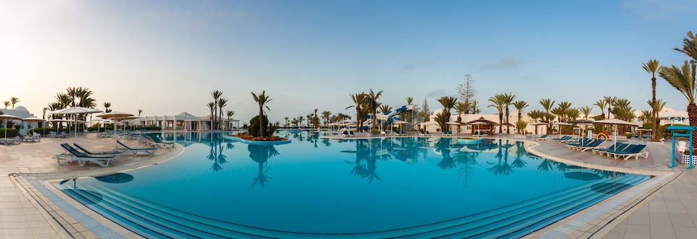 El Mouradi Djerba Menzel — Swimming pool in Aghir, Medenine