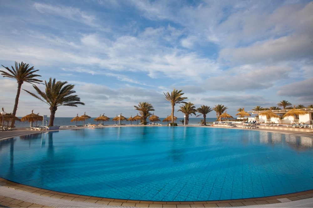 El Mouradi Djerba Menzel — Swimming pool in Aghir, Medenine