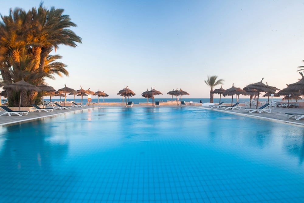 El Mouradi Djerba Menzel — Swimming pool in Aghir, Medenine
