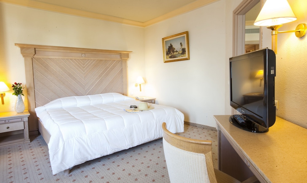 El Mouradi Djerba Menzel — Hotel rooms in Aghir, Medenine