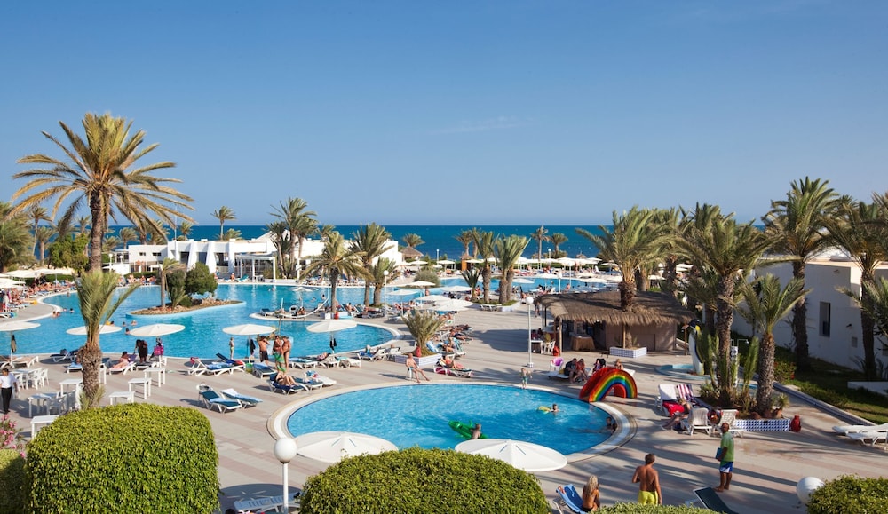 El Mouradi Djerba Menzel — Swimming pool in Aghir, Medenine