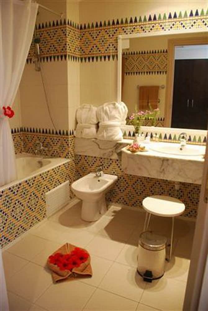 El Mouradi Djerba Menzel — Hotel rooms in Aghir, Medenine