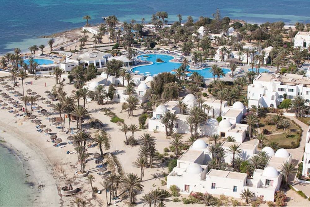 El Mouradi Djerba Menzel — Swimming pool in Aghir, Medenine