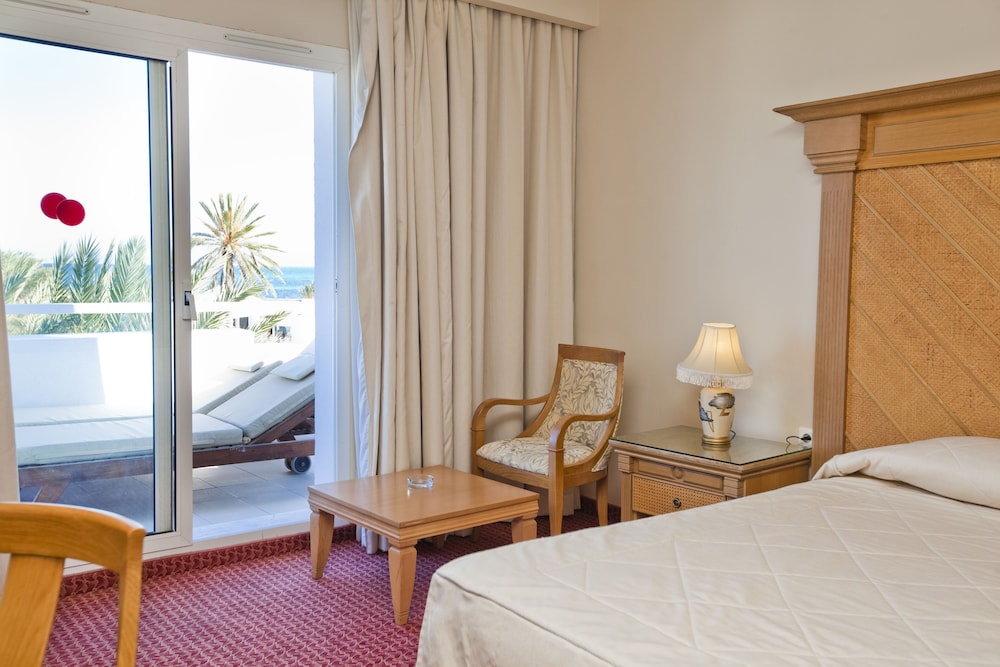 El Mouradi Djerba Menzel — Hotel rooms in Aghir, Medenine