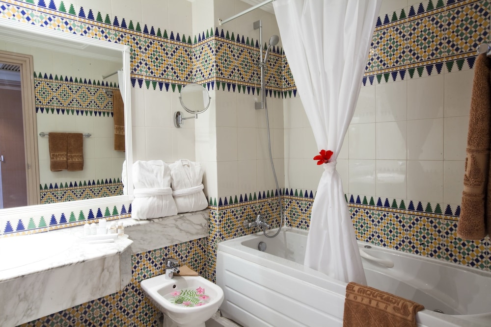 El Mouradi Djerba Menzel — Hotel rooms in Aghir, Medenine