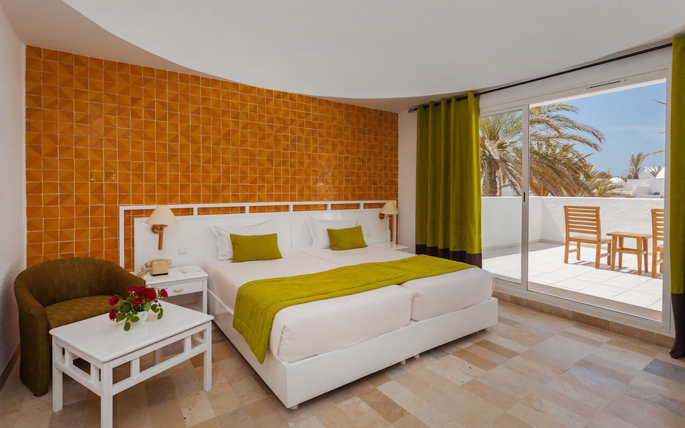 El Mouradi Djerba Menzel — Hotel rooms in Aghir, Medenine