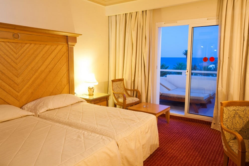 El Mouradi Djerba Menzel — Hotel rooms in Aghir, Medenine