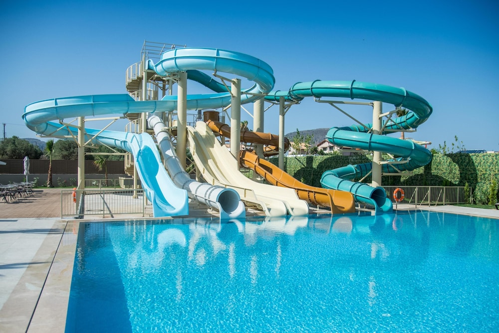 Senseana Sea Side Resort & Aquadventure - All Inclusive — Swimming pool in Analipsi
