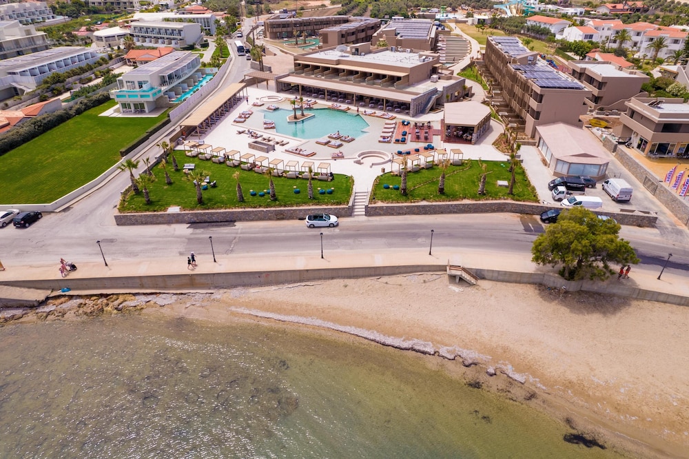 Senseana Sea Side Resort & Aquadventure - All Inclusive — Beach in Analipsi