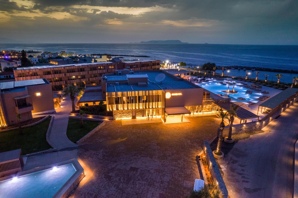 Senseana Sea Side Resort & Aquadventure - All Inclusive — Hotel building in Analipsi