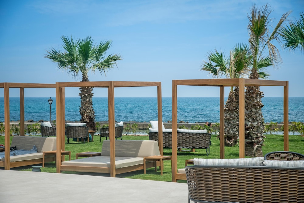 Senseana Sea Side Resort & Aquadventure - All Inclusive — Beach in Analipsi