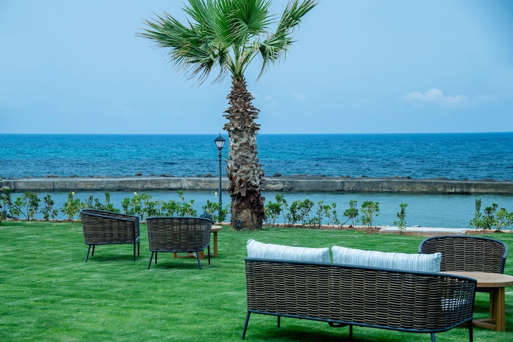 Senseana Sea Side Resort & Aquadventure - All Inclusive — Beach in Analipsi