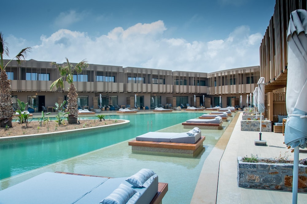 Senseana Sea Side Resort & Aquadventure - All Inclusive — Swimming pool in Analipsi