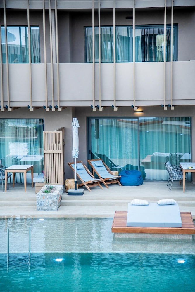 Senseana Sea Side Resort & Aquadventure - All Inclusive — Hotel building in Analipsi
