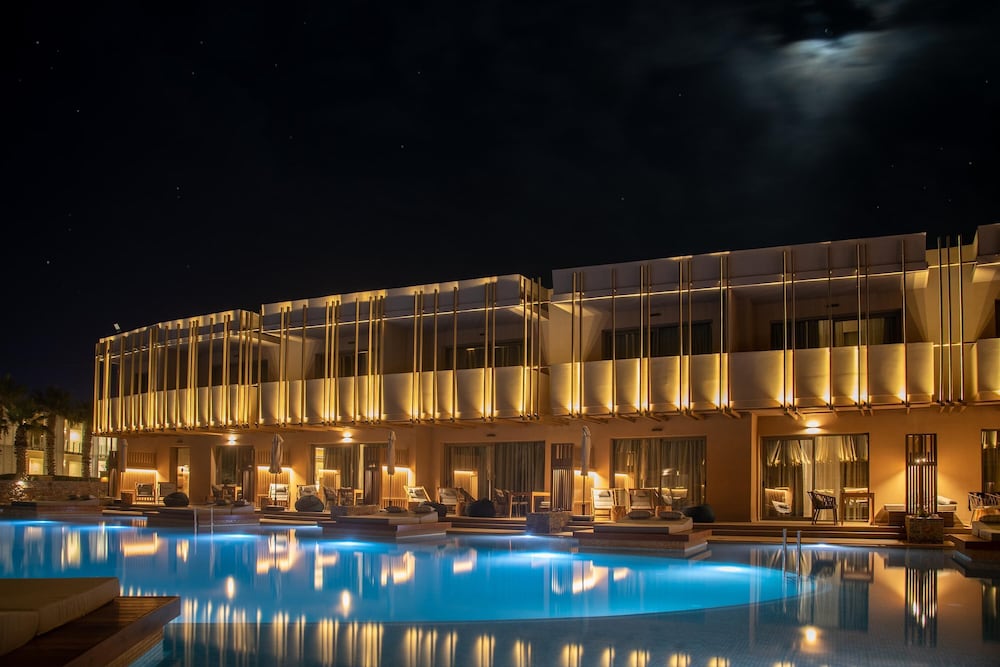 Senseana Sea Side Resort & Aquadventure - All Inclusive — Hotel building in Analipsi