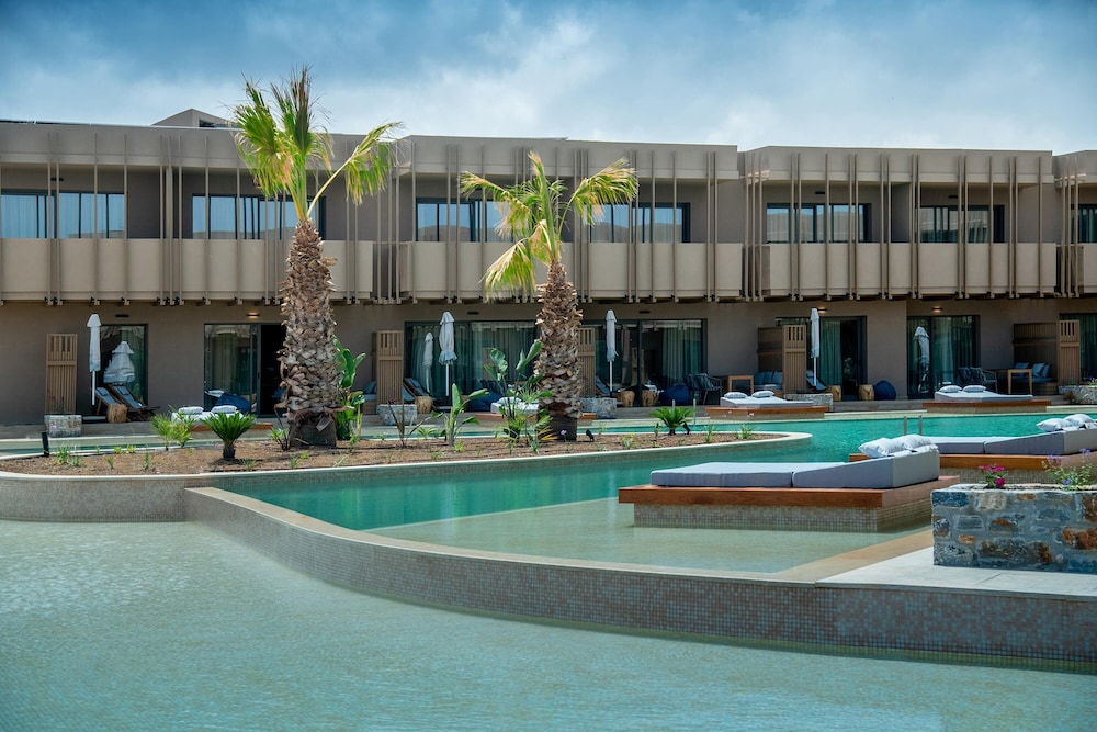 Senseana Sea Side Resort & Aquadventure - All Inclusive — Hotel building in Analipsi
